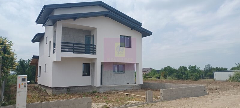Sabareni, casa p+1E+m, 5 camere, 3 bai, terasa acoperita, CT