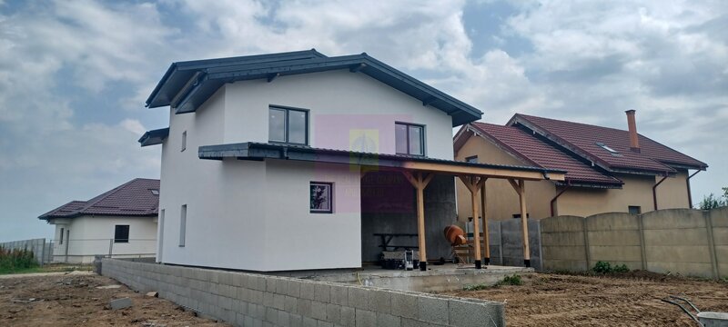 Sabareni, casa p+1E+m, 5 camere, 3 bai, terasa acoperita, CT